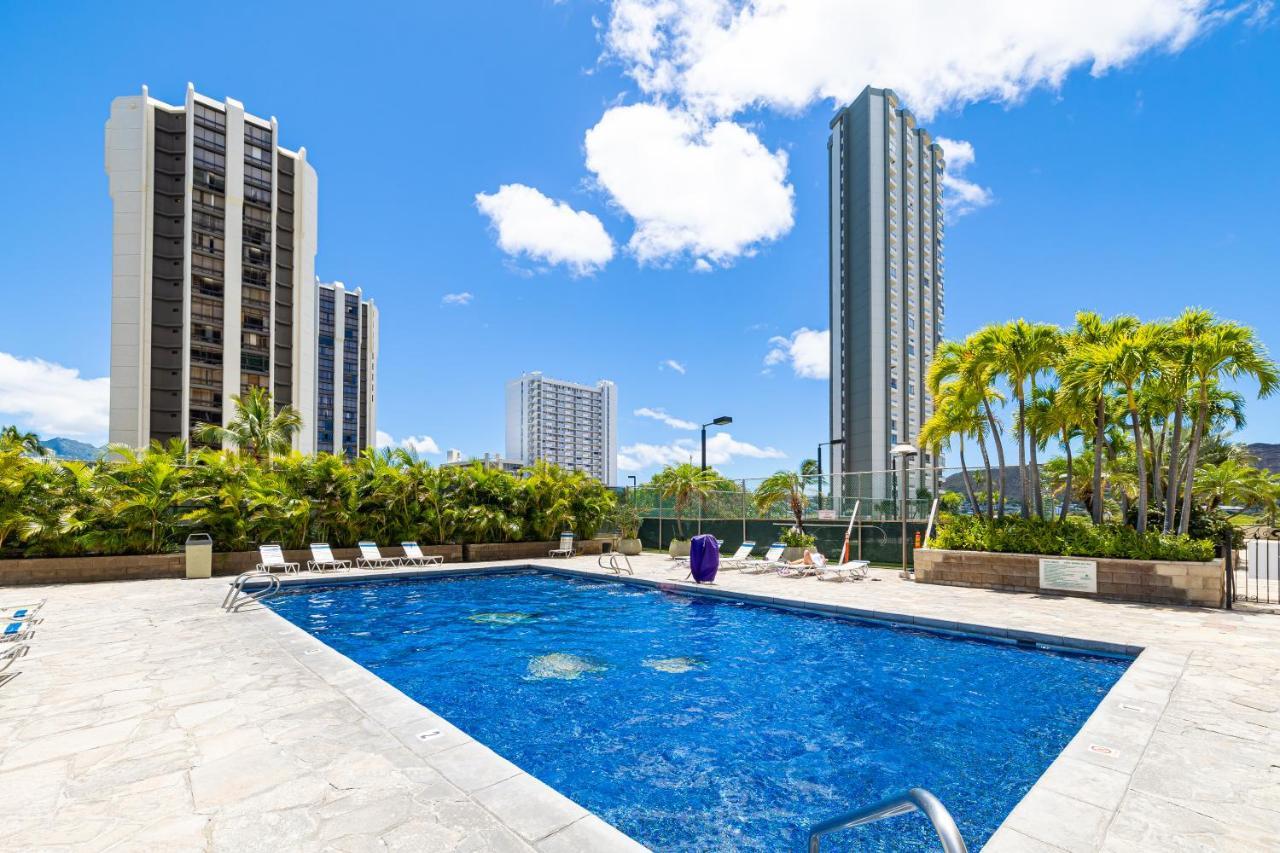 Newly Renovated 2 Bedroom Condo, 1 Block To Waikiki Beach, Free Parking Honolulu Exterior foto