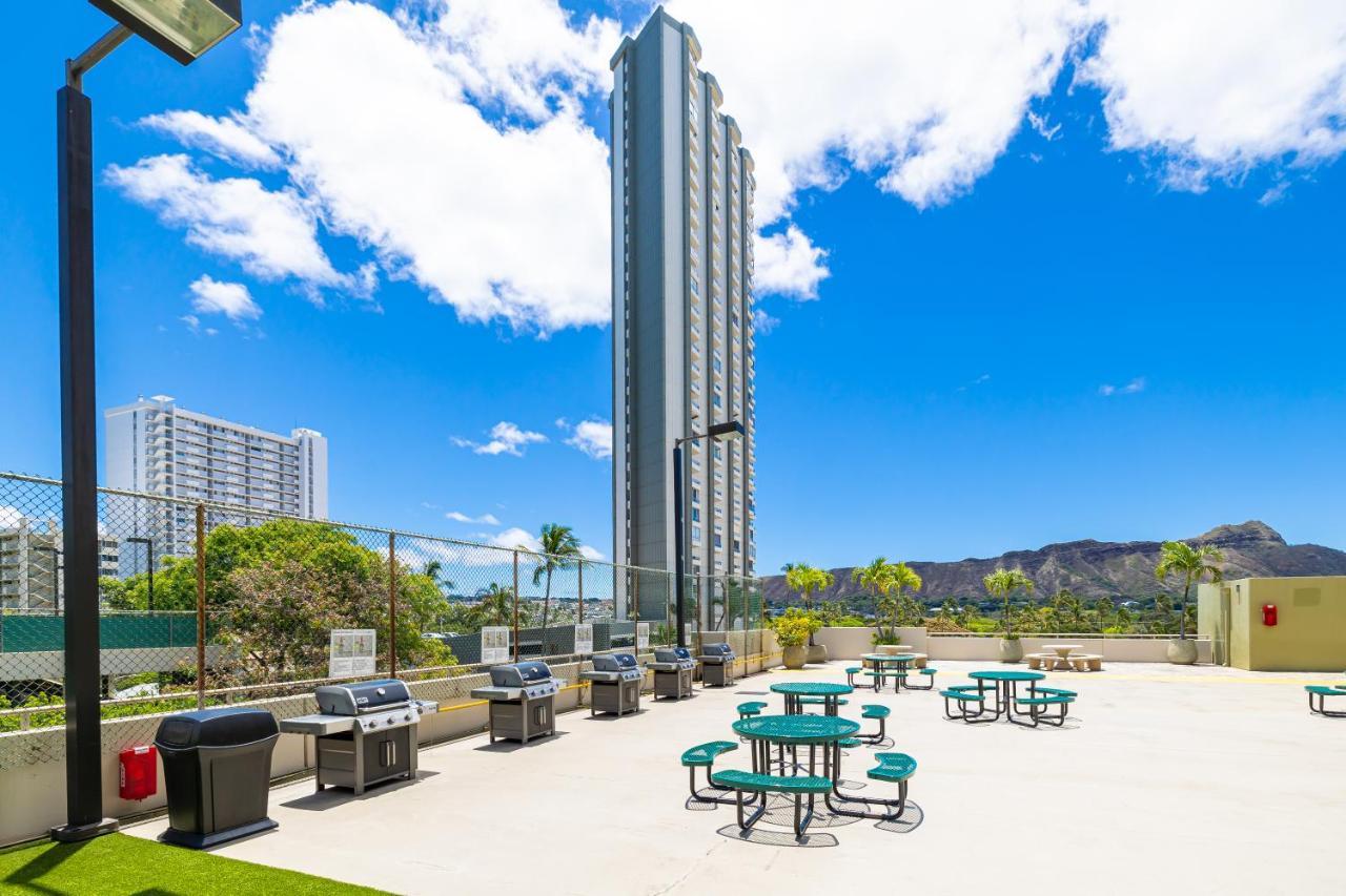 Newly Renovated 2 Bedroom Condo, 1 Block To Waikiki Beach, Free Parking Honolulu Exterior foto