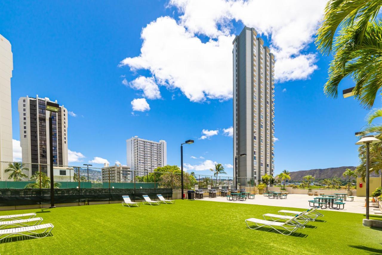 Newly Renovated 2 Bedroom Condo, 1 Block To Waikiki Beach, Free Parking Honolulu Exterior foto