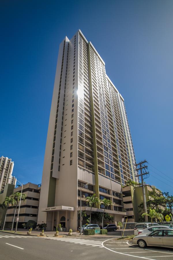 Newly Renovated 2 Bedroom Condo, 1 Block To Waikiki Beach, Free Parking Honolulu Exterior foto